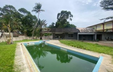 ABIDJAN COCODY : Terrain bâti de 1 400 m² à Cocody Mermoz