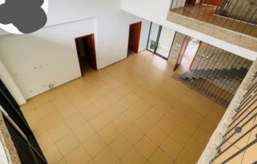 ABIDJAN COCODY : Location Villa moderne 5 pièces avec piscine privée