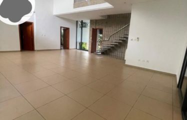 ABIDJAN COCODY : Location Villa moderne 5 pièces avec piscine privée