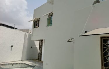 ABIDJAN COCODY : Maison duplex de 12 pièces avec piscine à louer