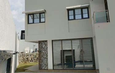 ABIDJAN COCODY : Maison duplex de 12 pièces avec piscine à louer