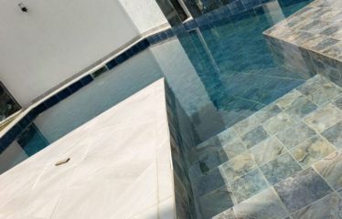 ABIDJAN COCODY : Maison duplex de 12 pièces avec piscine à louer