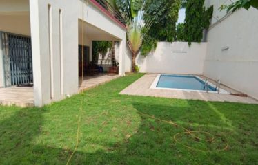 ABIDJAN COCODY : Très belle villa avec piscine à louer