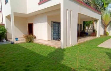 ABIDJAN COCODY : Très belle villa avec piscine à louer