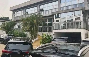 ABIDJAN COCODY :Vente Villa Triplex de 14 pièces – 2 Plateaux Vallon