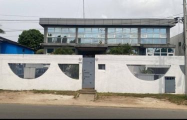 ABIDJAN COCODY :Vente Villa Triplex de 14 pièces – 2 Plateaux Vallon