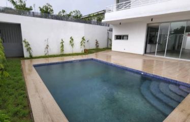ABIDJAN COCODY : Villa duplex 6 pièces avec piscine à louer