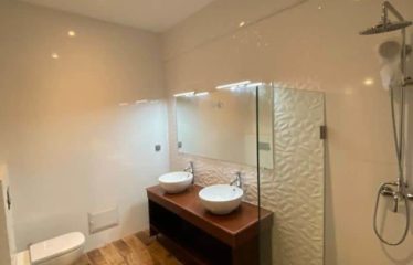 ABIDJAN COCODY : Villa duplex 6 pièces avec piscine à louer