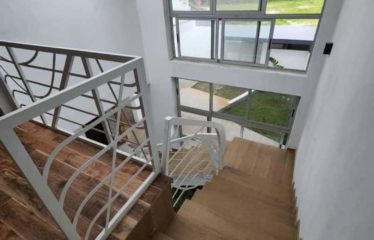 ABIDJAN COCODY : Villa duplex 6 pièces avec piscine à louer