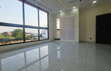 ABIDJAN COCODY: Triplex villa for sale