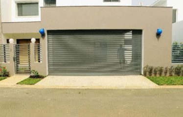 ABIDJAN COCODY : Villa duplex avec jardin à vendre