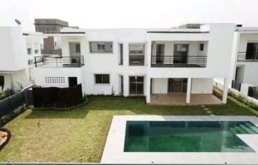 ABIDJAN COCODY : Villa duplex avec jardin à vendre