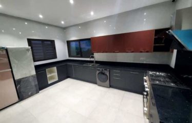 ABIDJAN ANGRÉ : Maison duplex 8 pièces à vendre