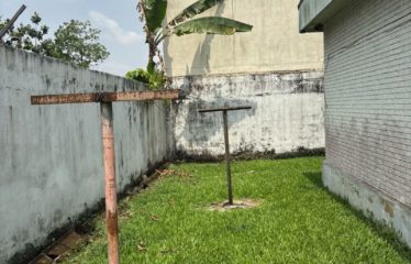 ABIDJAN COCODY : Villa basse 5 pièces à vendre – à rénover