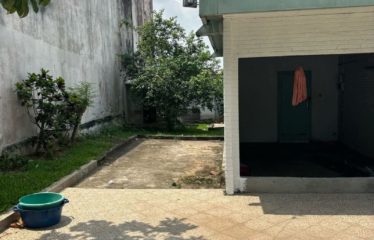 ABIDJAN COCODY : Villa basse 5 pièces à vendre – à rénover