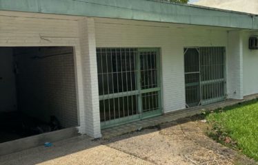 ABIDJAN COCODY : Villa basse 5 pièces à vendre – à rénover