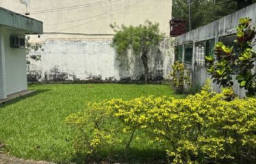 ABIDJAN COCODY : Villa basse 5 pièces à vendre – à rénover