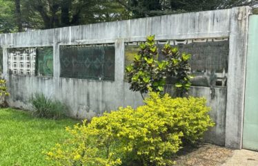 ABIDJAN COCODY : Villa basse 5 pièces à vendre – à rénover