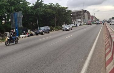 ABIDJAN COCODY : Vente terrain de 5940m2 en bordure du boulevard Mitterrand