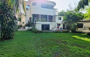 ABIDJAN PLATEAU : Location villa duplex de 1000m2