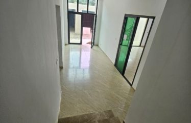 GRAND-BASSAM : Vente une belle villa duplex 6 pièces sur 400m2