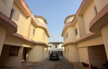 ABIDJAN ANGRÉ : Location maison duplex 15 pièces