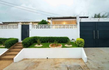 ABIDJAN COCODY : Location villa 5 pièces avec piscine