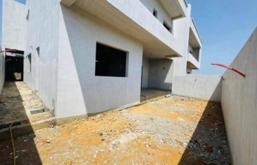 ABIDJAN BINGERVILLE : Vente villa duplex 5 pièces – Vue lagunaire