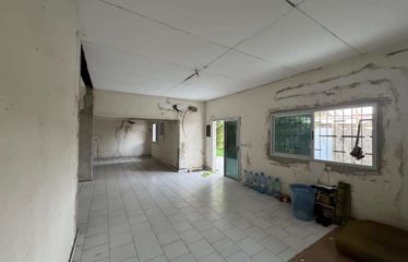 ABIDJAN COCODY : Vente de villa basse 4 pièces à rénover