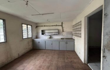 ABIDJAN COCODY : Vente de villa basse 4 pièces à rénover