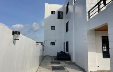 ABIDJAN BINGERVILLE : Vente maison triplex 7 pièces