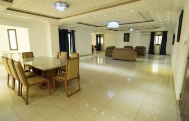 ABIDJAN COCODY : Location villa triplex – Haut standing