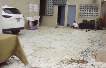 ABIDJAN ANGRÉ : Bureau 3 pièces à louer