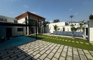 ABIDJAN COCODY : Location villa de prestige 9 pièces