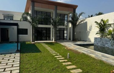ABIDJAN COCODY : Location villa de prestige 9 pièces