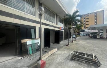 ABIDJAN COCODY : Location magasin avec mezzanine