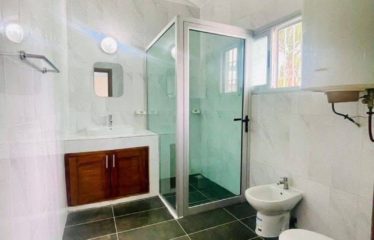 ABIDJAN COCODY : Location villa duplex 10 pièces – Piscine