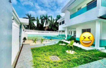ABIDJAN COCODY : Location villa duplex 10 pièces – Piscine