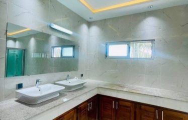 ABIDJAN COCODY : Location villa duplex 10 pièces – Piscine