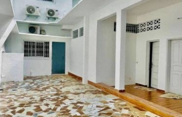 ABIDJAN COCODY : Location villa duplex 10 pièces – Piscine