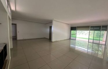 ABIDJAN COCODY : Location villa basse 5 pièces avec piscine