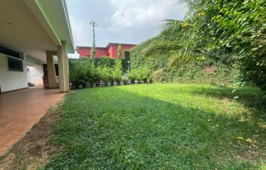 ABIDJAN COCODY : Location villa basse 5 pièces avec piscine