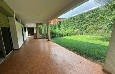 ABIDJAN COCODY : Location villa basse 5 pièces avec piscine