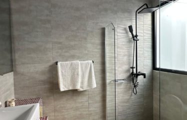 ABIDJAN COCODY : Location villa meublée 6 pièces avec piscine privée