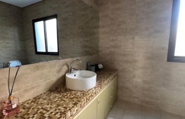 ABIDJAN COCODY : Location villa meublée 6 pièces avec piscine privée