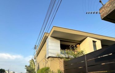 ABIDJAN COCODY : Location villa meublée 6 pièces avec piscine privée