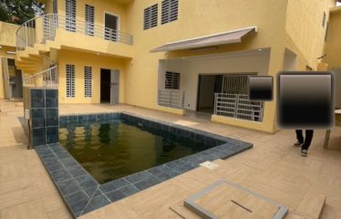 ABIDJUAN COCODY : Location villa duplex 8 pièces – Piscine