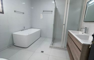 ABIDJUAN COCODY : Location villa duplex 8 pièces – Piscine