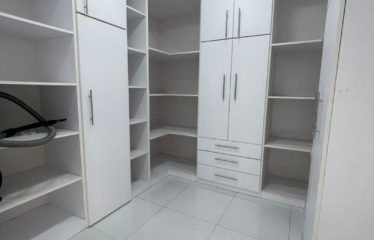 ABIDJUAN COCODY : Location villa duplex 8 pièces – Piscine