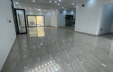 ABIDJUAN COCODY : Location villa duplex 8 pièces – Piscine